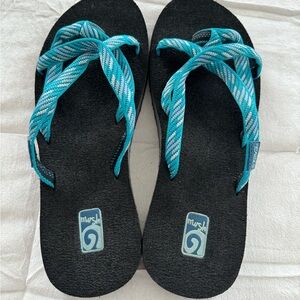 Womens Teva Olowahu Mush Flip Flops 8 NWOT